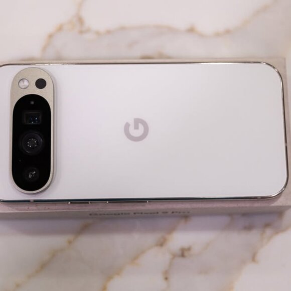 Pixel 9 Pro 128gb - good condition with Otterbox case - Picture 1 of 10